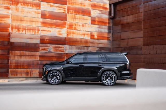 Used 2026 Cadillac Escalade Platinum Sport w/ LPO, ONYX Package AWD/4WD image 4