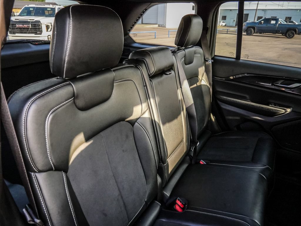 Used 2023 Jeep Grand Cherokee Altitude AWD/4WD image 25