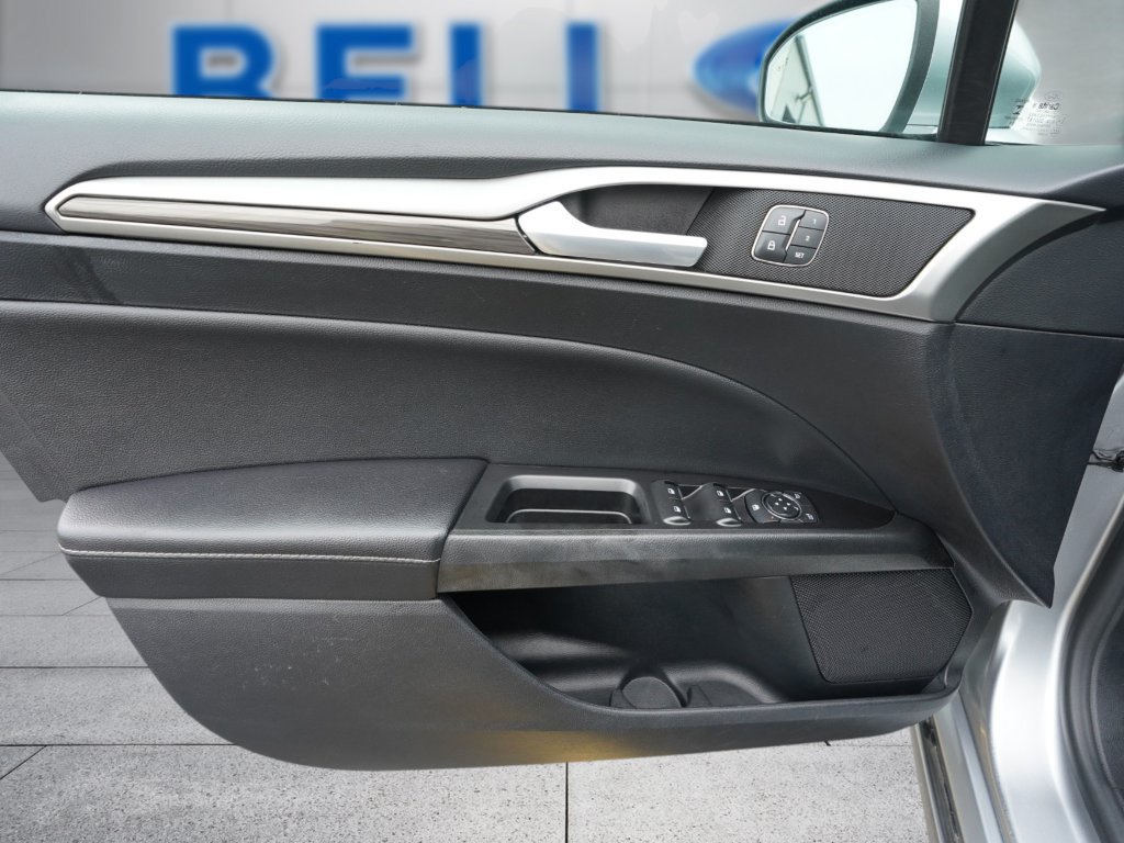 Used 2020 Ford Fusion SEL FWD image 15