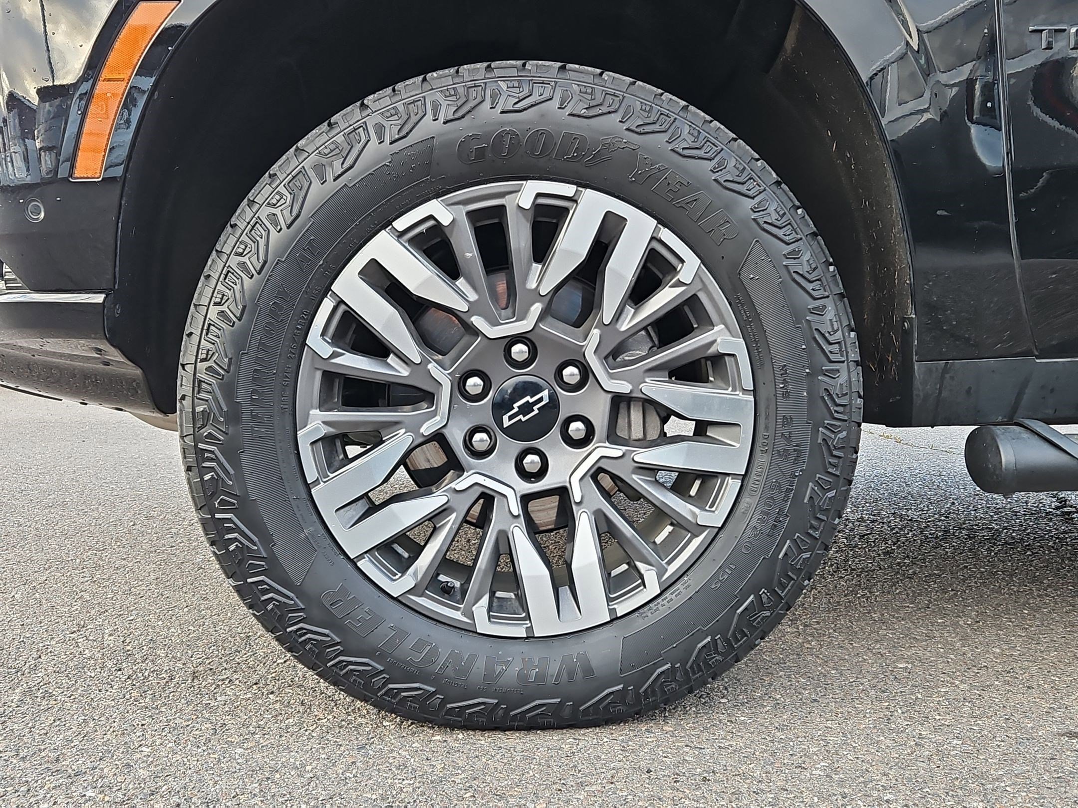 Used 2025 Chevrolet Tahoe Z71 image 11