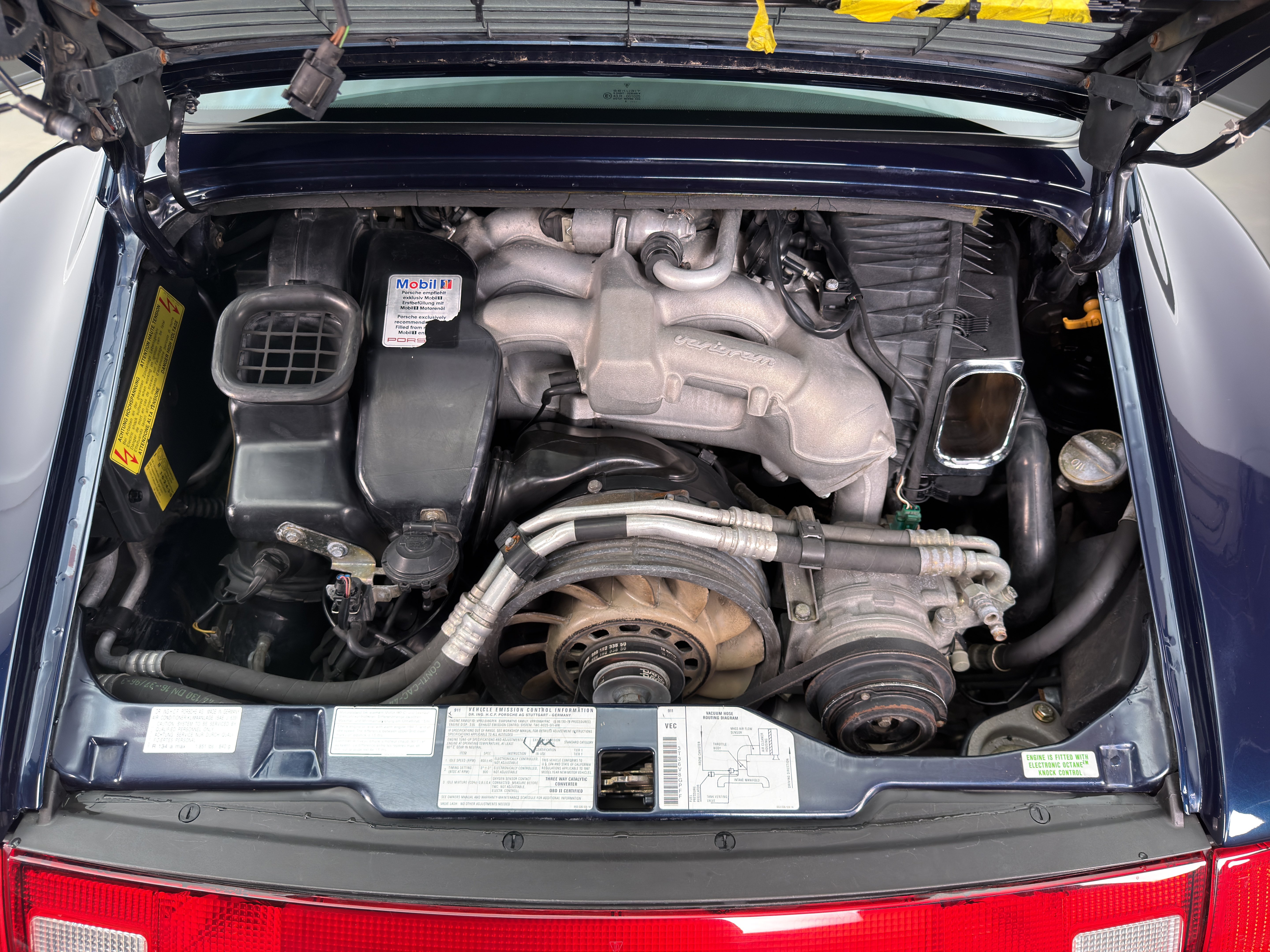 Used 1997 Porsche 911 Carrera RWD image 20