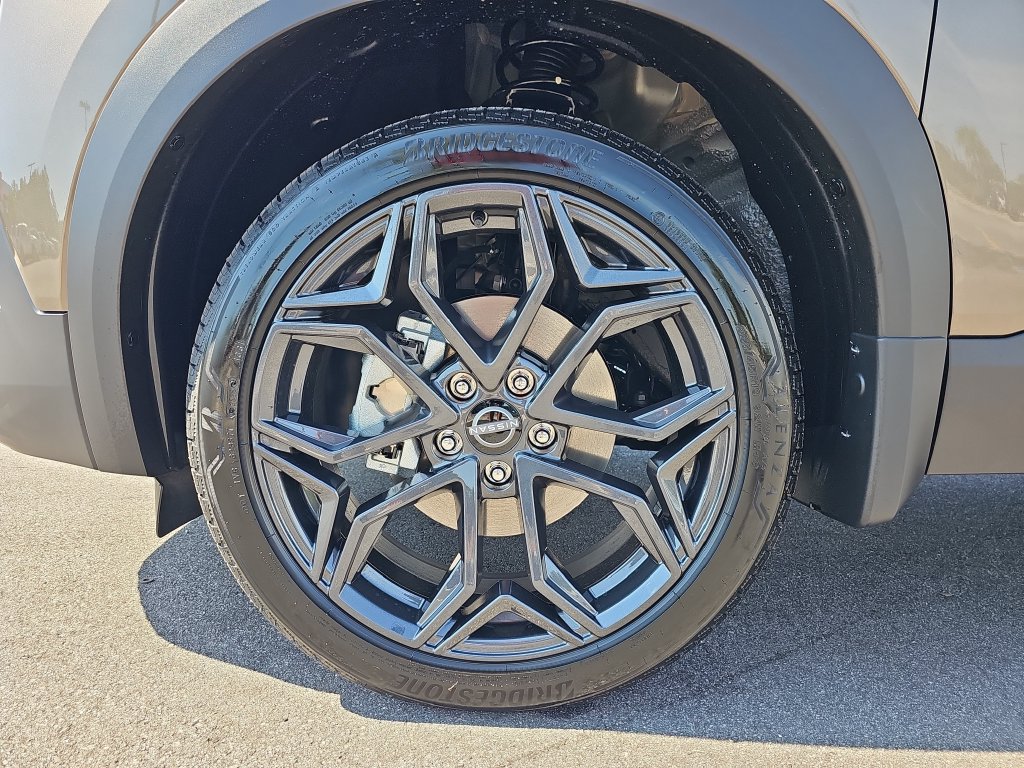 New 2027 Nissan Kicks SR w/ SR Premium Package FWD image 13
