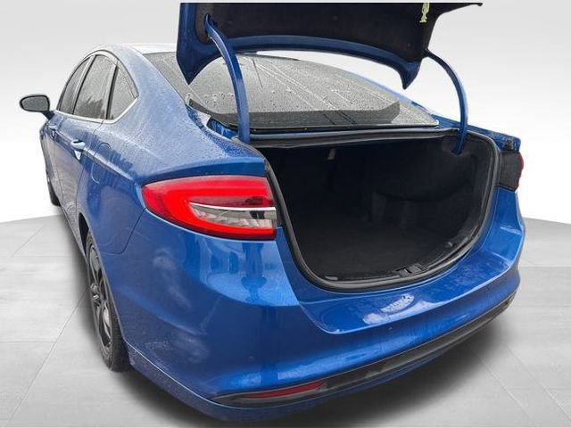 Used 2018 Ford Fusion SE image 16