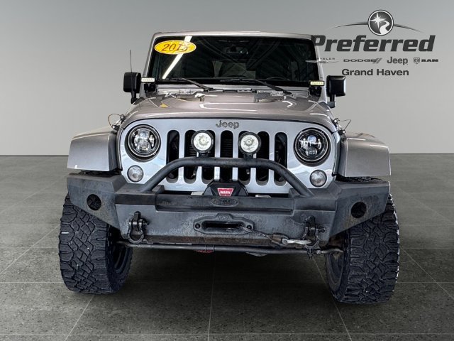 Used 2015 Jeep Wrangler Unlimited Sahara w/ Dual Top Group AWD/4WD image 12