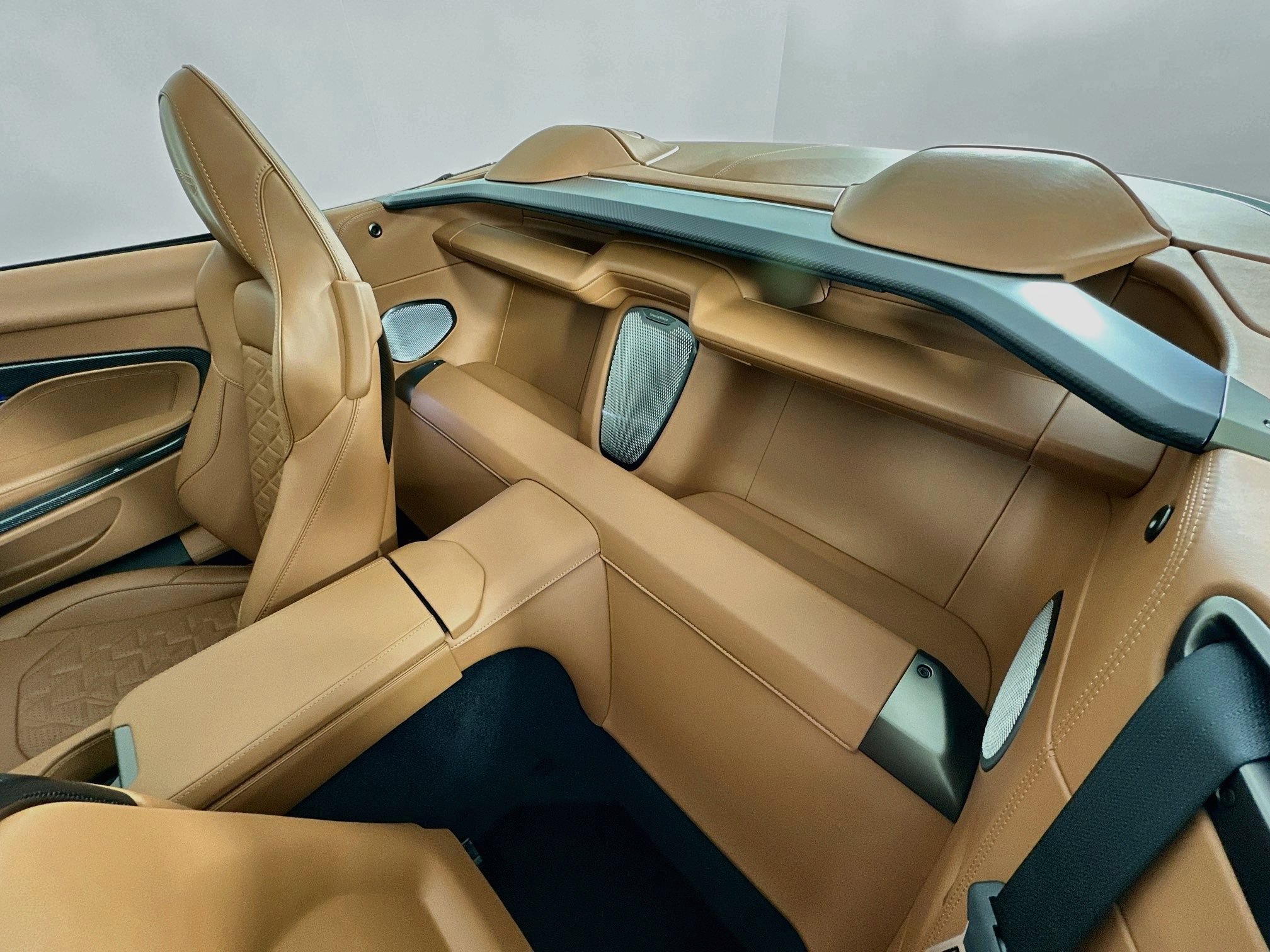 New 2026 Aston Martin Vanquish Convertible RWD image 23