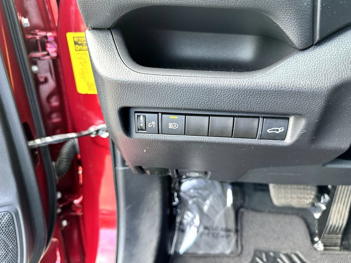 Used 2021 Toyota RAV4 XLE w/ Convenience Package FWD image 27