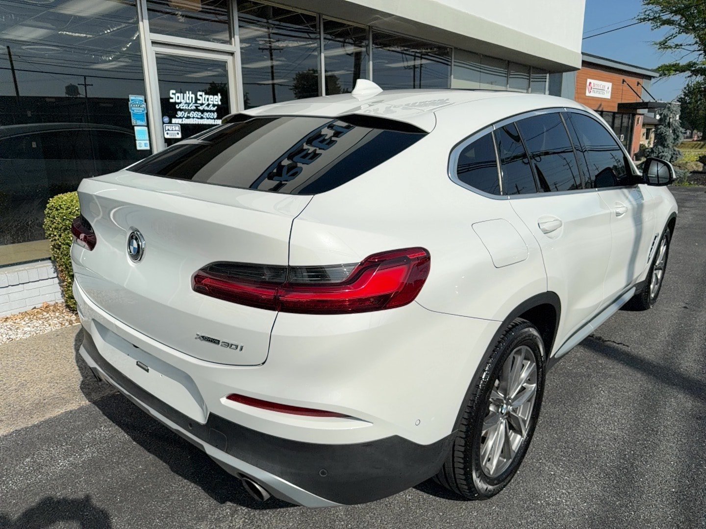 Used 2019 BMW X4 xDrive30i w/ Convenience Package AWD/4WD image 3