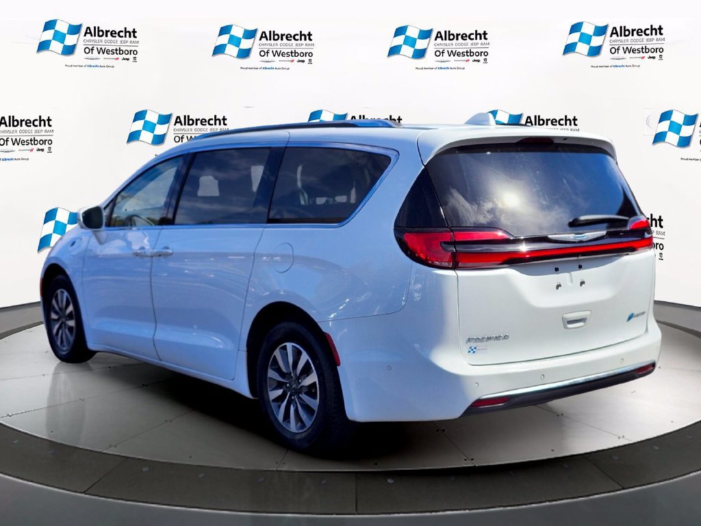 Used 2021 Chrysler Pacifica Touring-L w/ Uconnect Theater Family Group FWD image 3