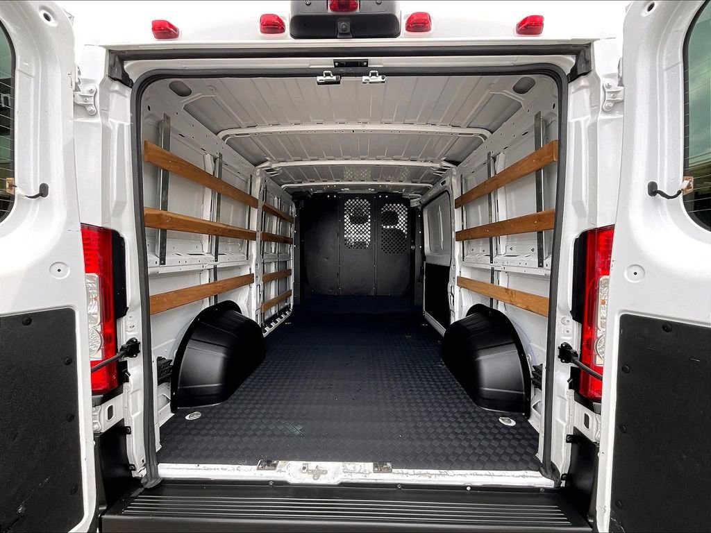 Used 2025 RAM ProMaster 2500 w/ U-Haul Equipment Group FWD image 15