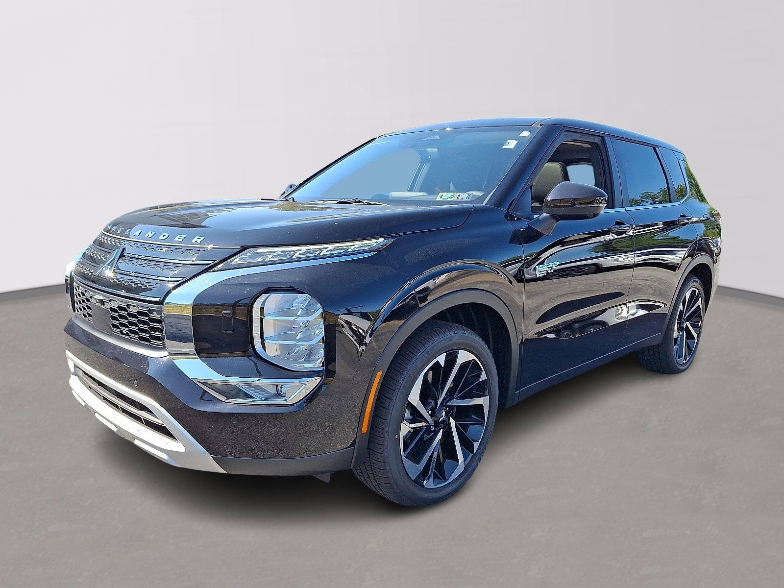 New 2025 Mitsubishi Outlander SE image 3