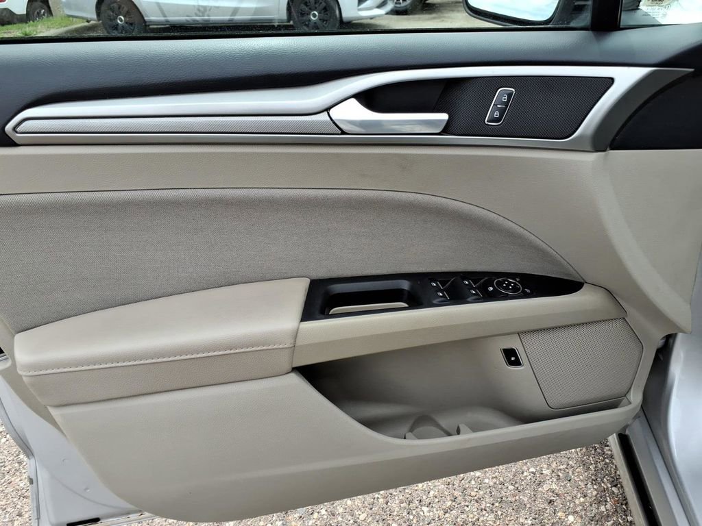 Used 2019 Ford Fusion SE image 13