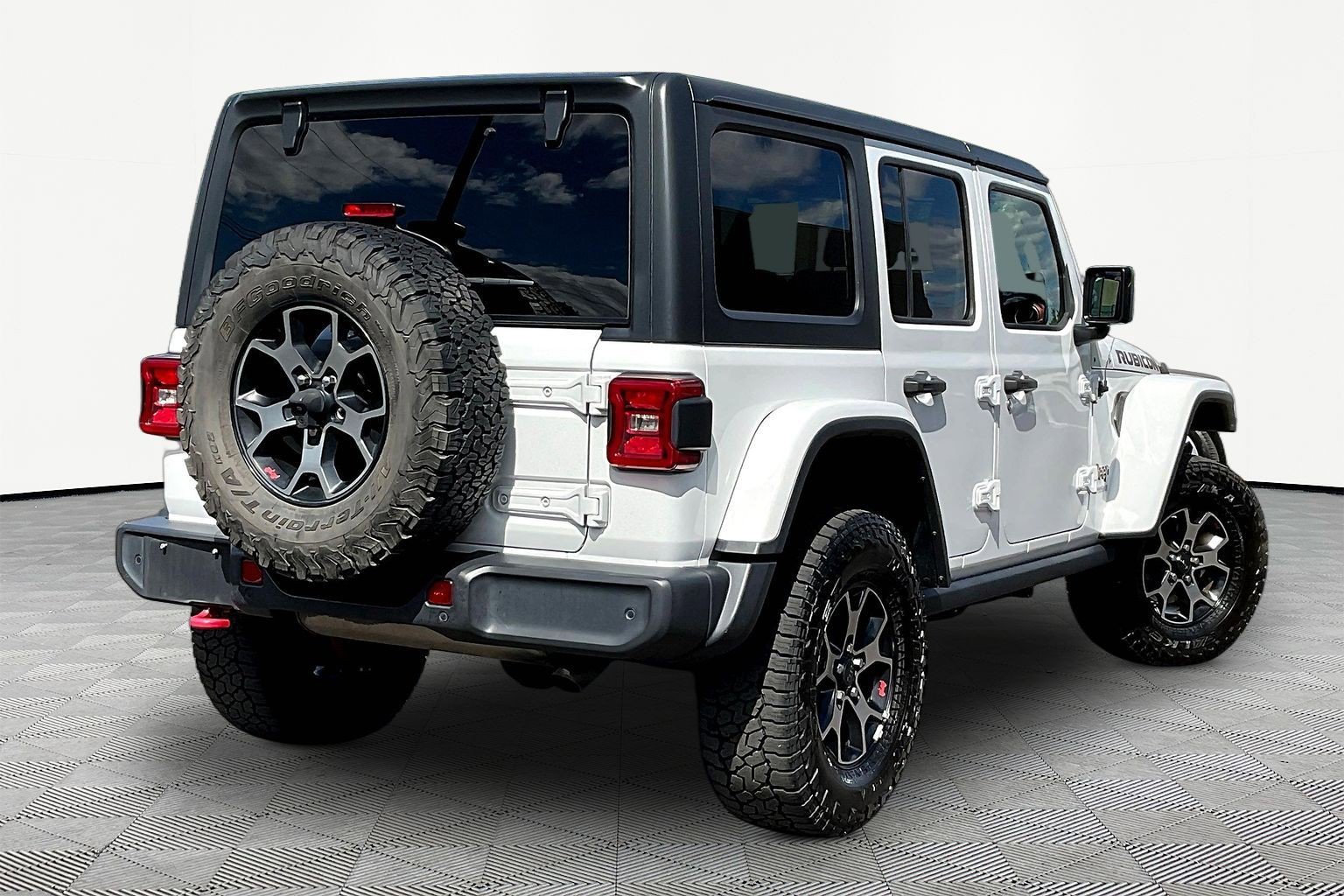 Used 2018 Jeep Wrangler Unlimited Rubicon w/ Dual Top Group AWD/4WD image 6