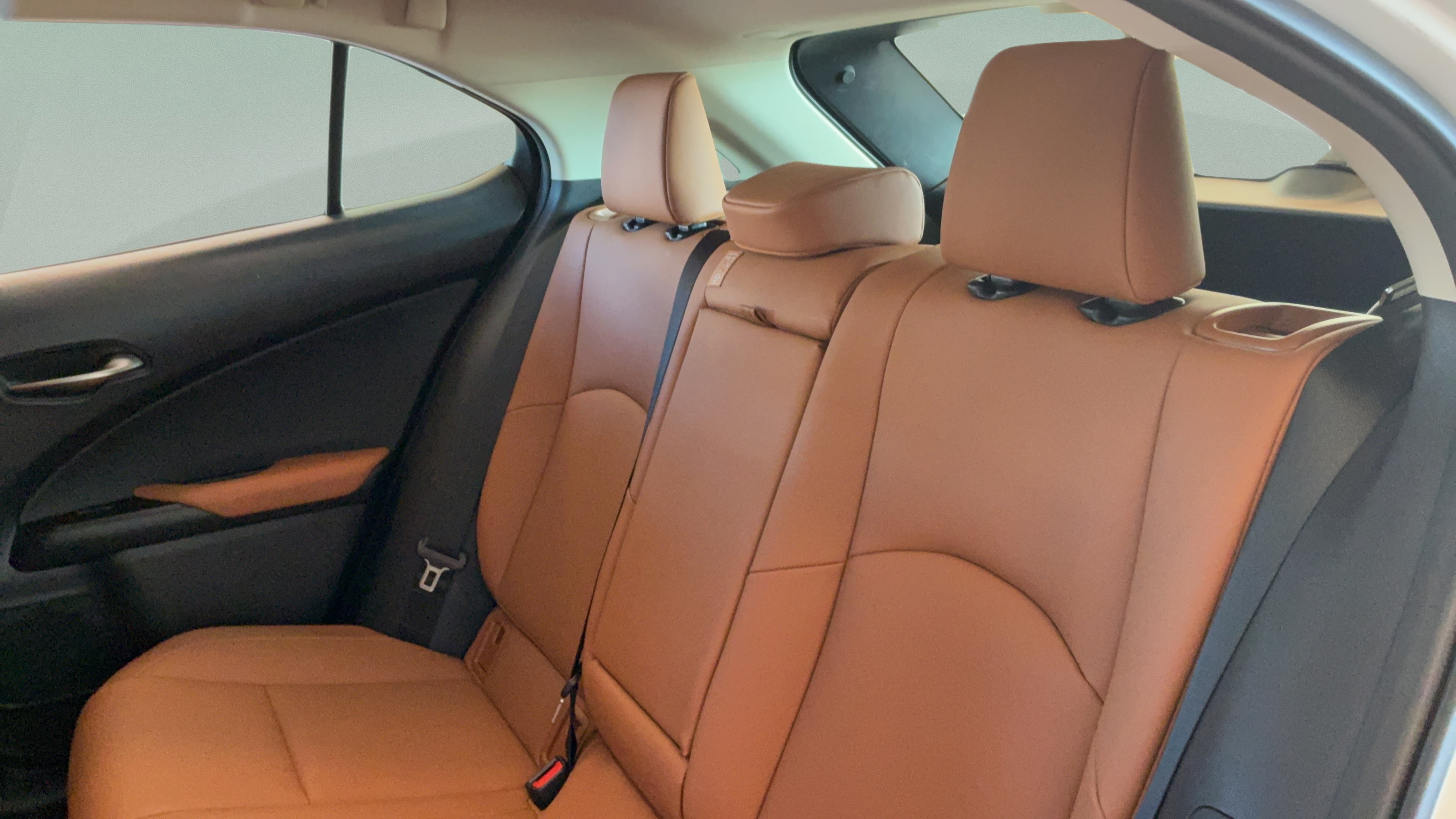 Used 2022 Lexus UX 250h w/ Accessory Package (Z2) AWD/4WD image 39