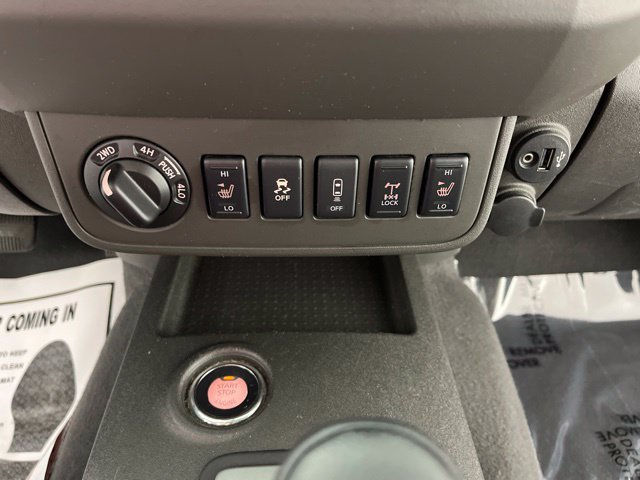 Used 2020 Nissan Frontier PRO-4X w/ Pro-4x Utility Package AWD/4WD image 27