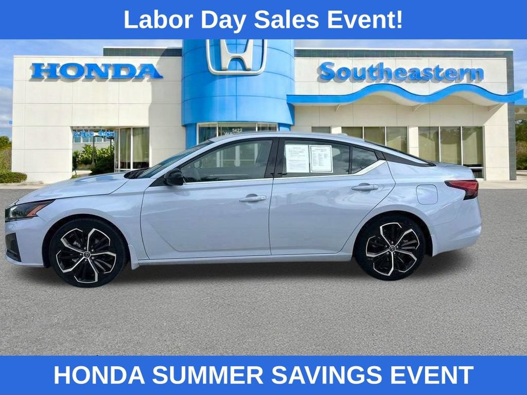 Used 2024 Nissan Altima 2.5 SR w/ SR Premium Package FWD image 5