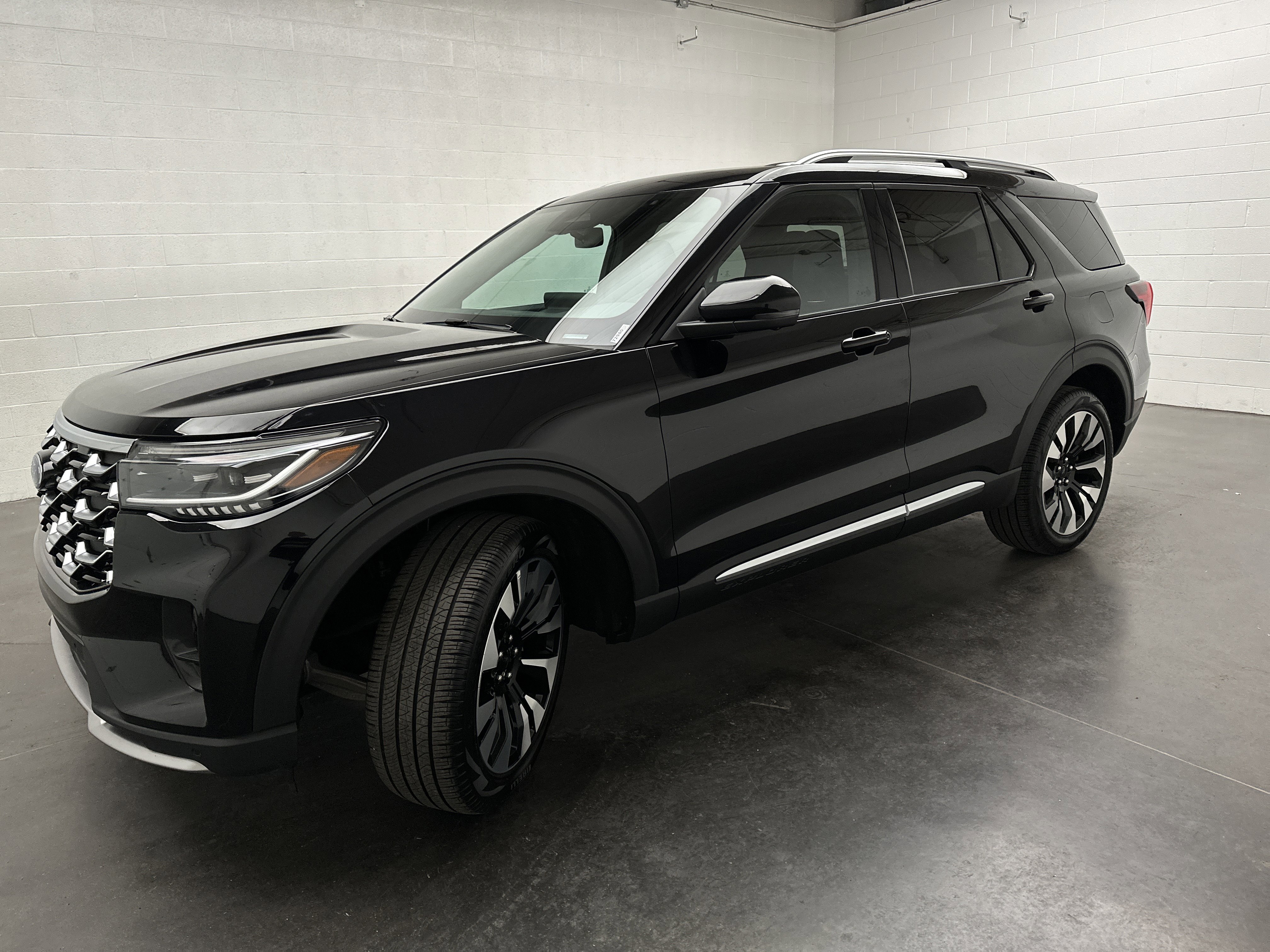 Used 2025 Ford Explorer Platinum w/ LUX Leather Package image 4