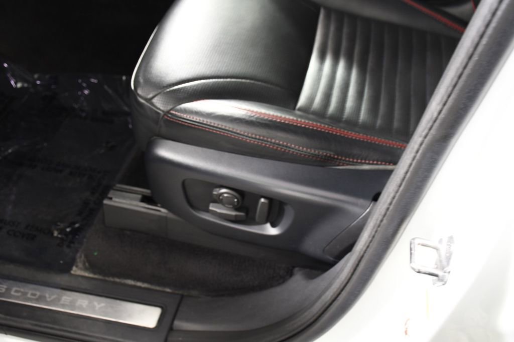 Used 2019 Land Rover Discovery HSE AWD/4WD image 16