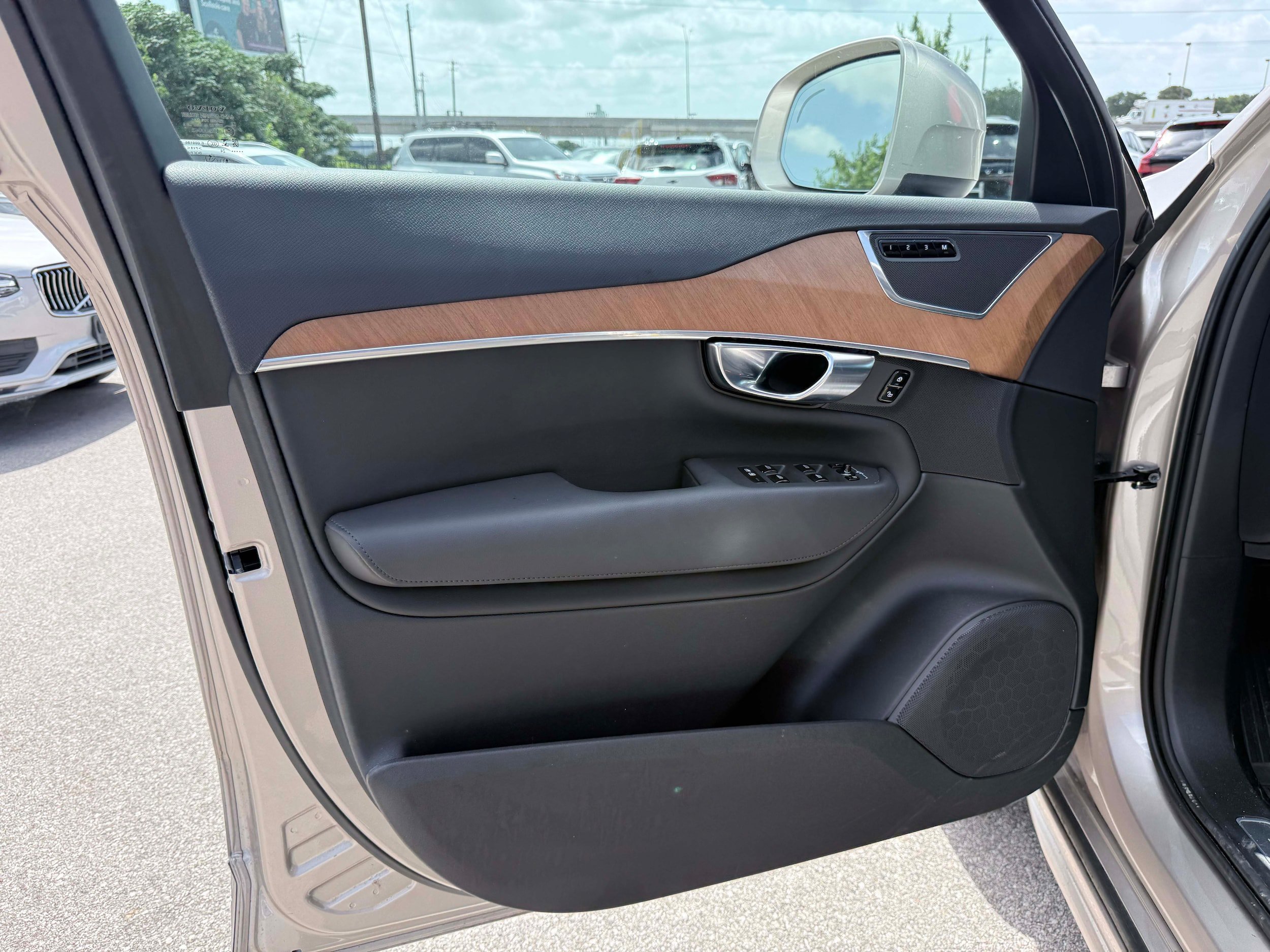 Certified 2024 Volvo XC90 T8 Plus w/ Protection Package Premier AWD/4WD image 10