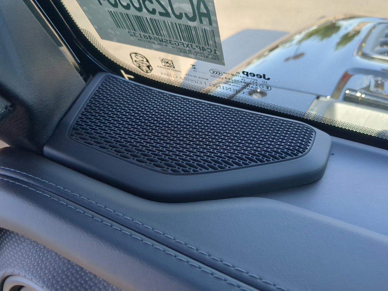 New 2025 Jeep Wrangler Unlimited Rubicon w/ Steel Bumper Group image 27