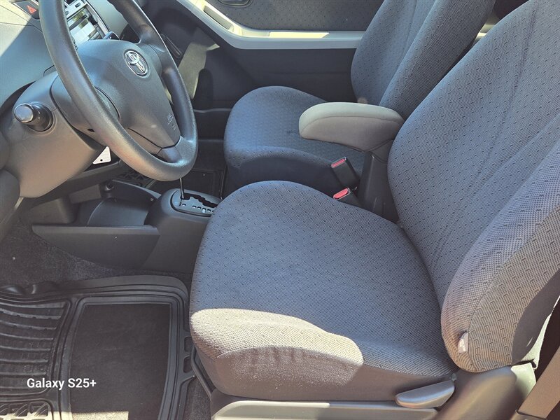 Used 2009 Toyota Yaris S FWD image 9