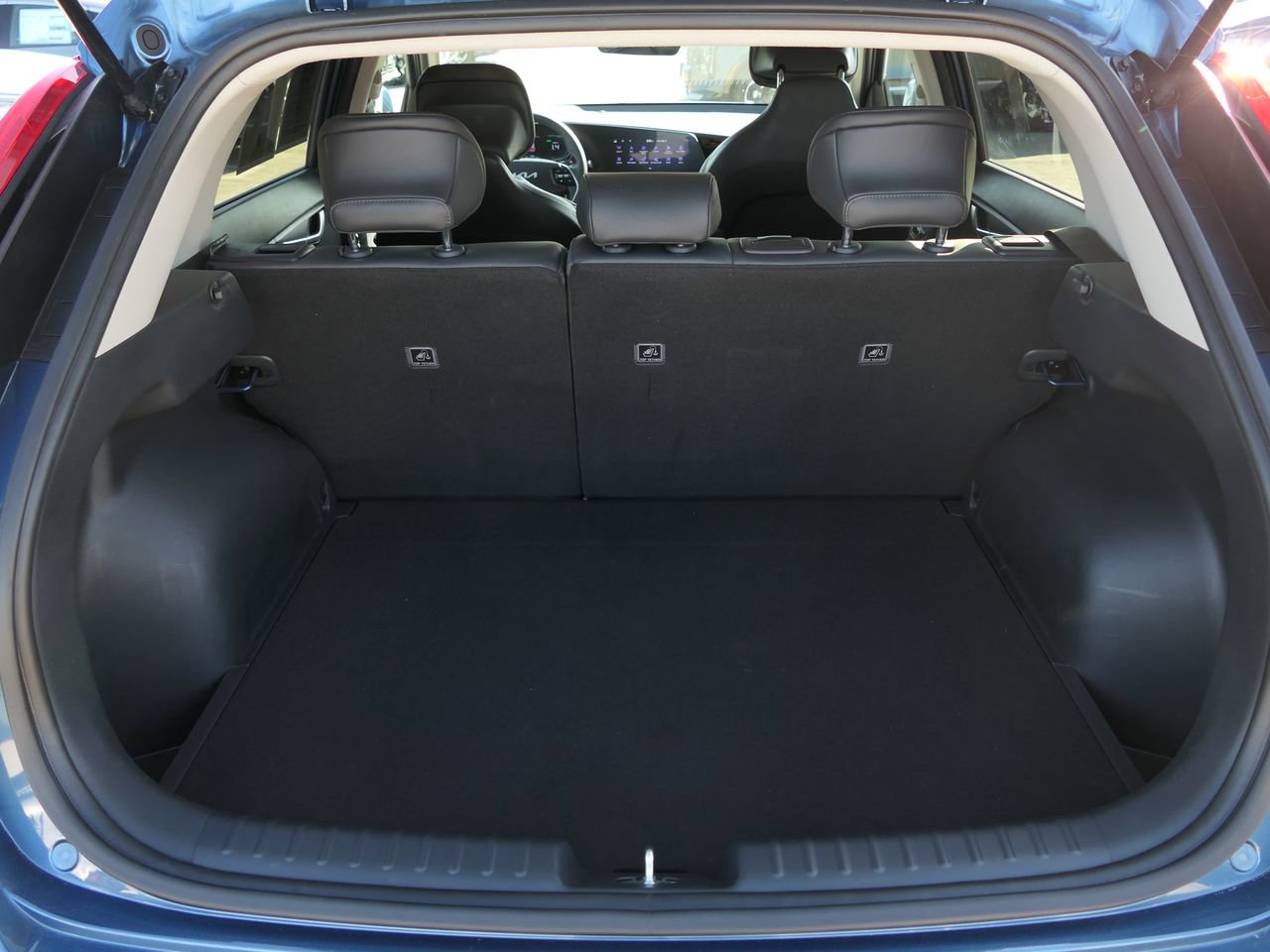 Used 2025 Kia Niro EX image 22