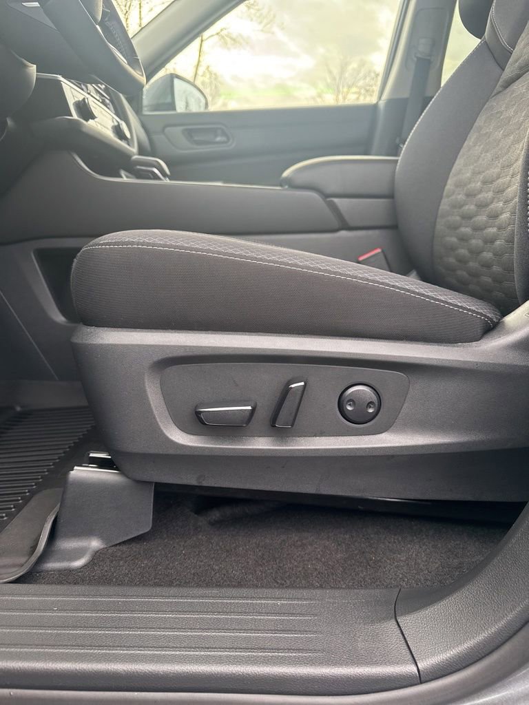 Used 2024 Nissan Pathfinder SV image 21