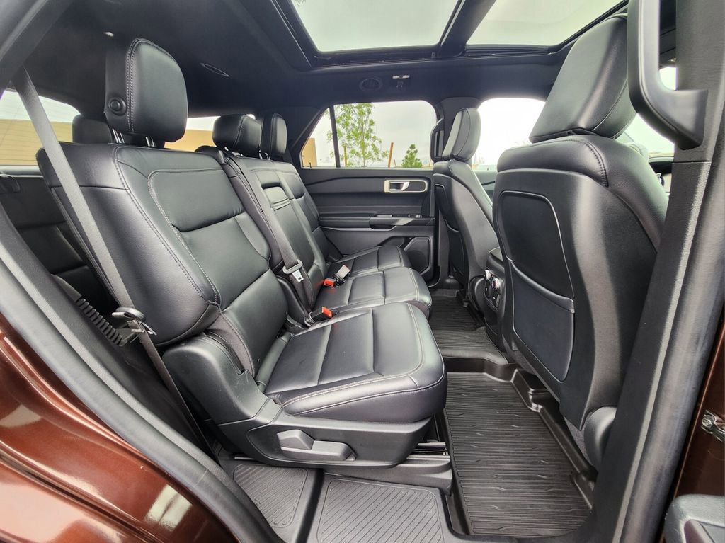 Used 2020 Ford Explorer XLT w/ Equipment Group 202A image 12