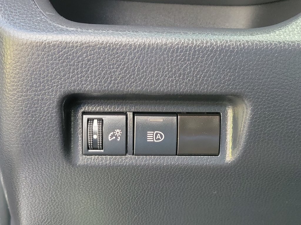 Used 2022 Toyota RAV4 LE AWD/4WD image 24