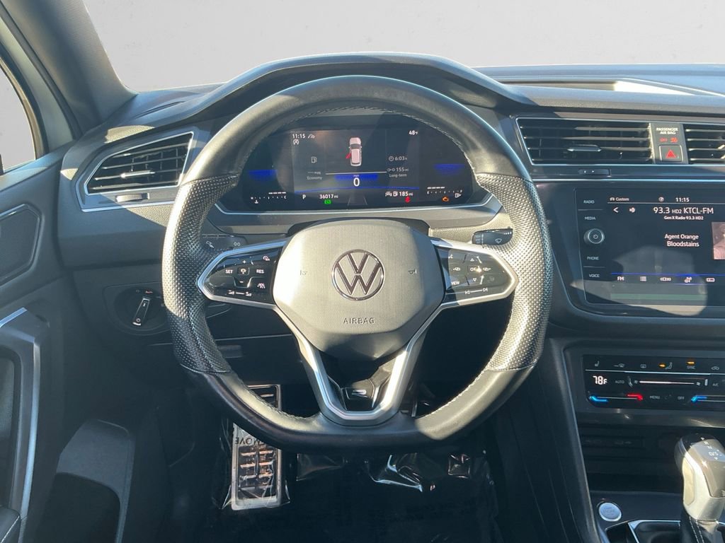 Used 2023 Volkswagen Tiguan SE R-Line image 12
