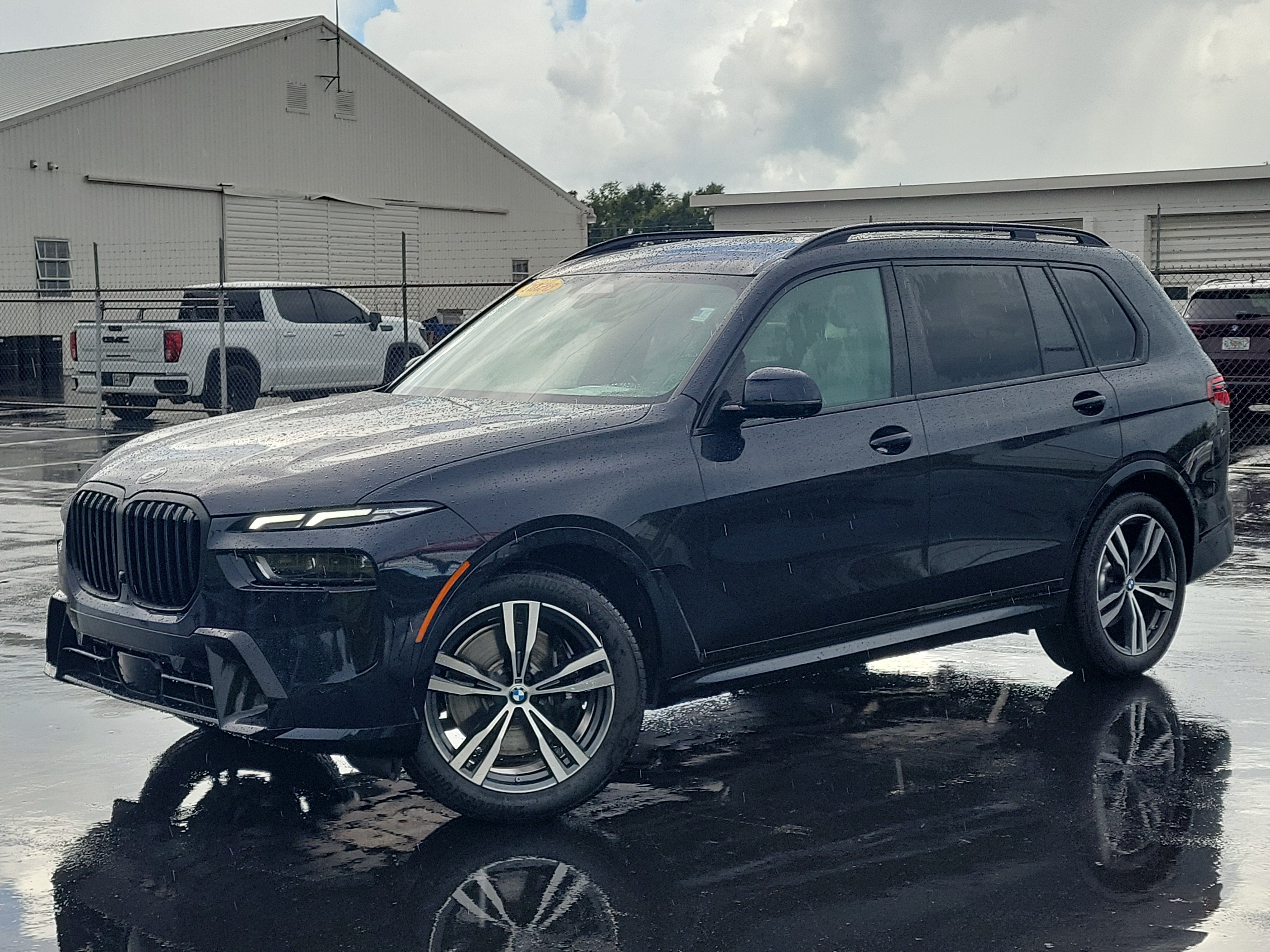 Used 2026 BMW X7 xDrive40i w/ M Sport Package AWD/4WD image 1