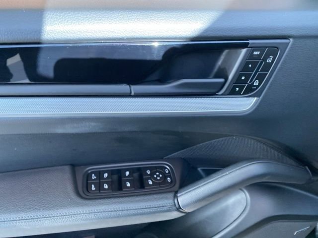 Used 2024 Porsche Cayenne Coupe image 19