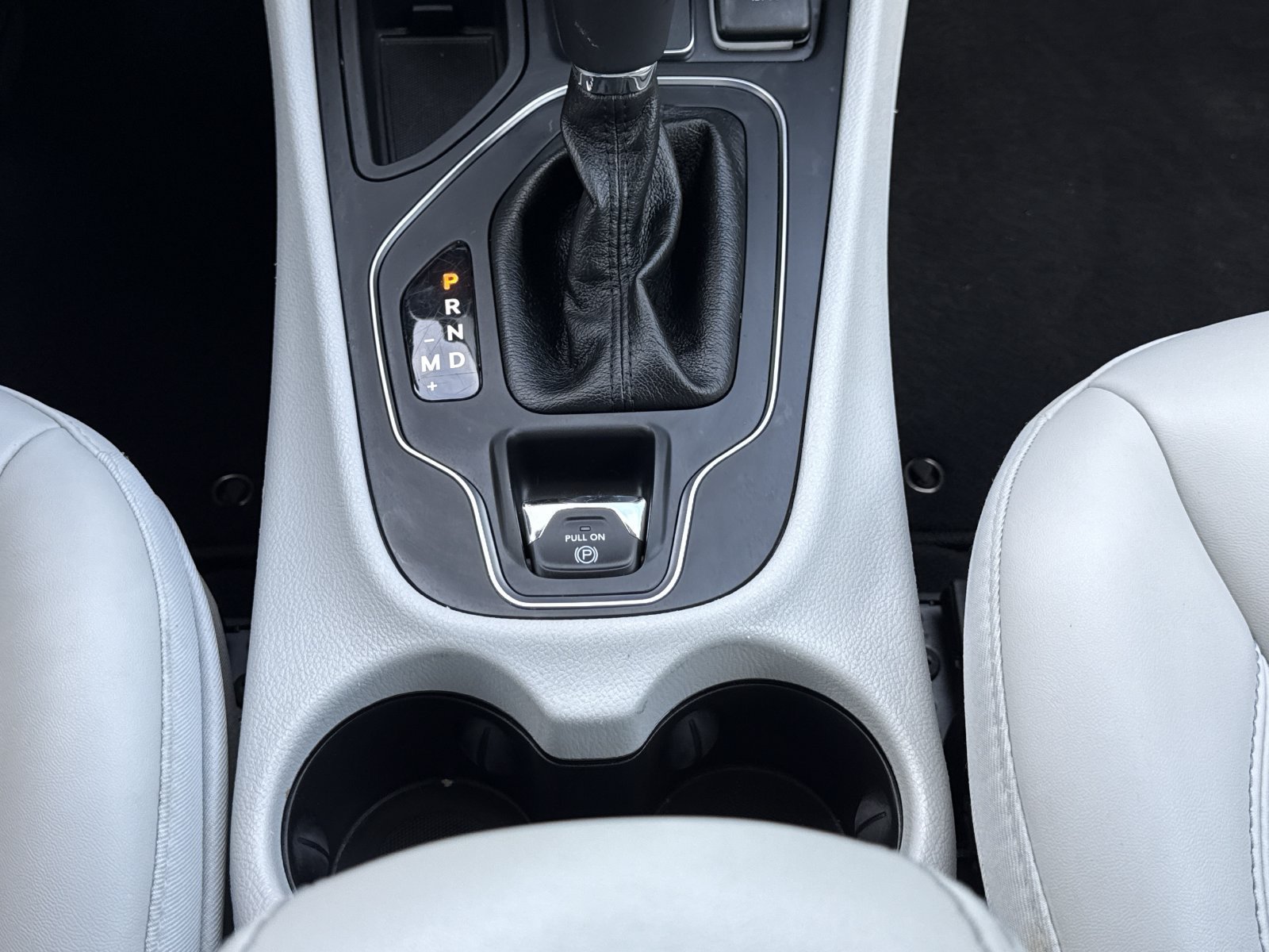 Used 2021 Jeep Cherokee Latitude Plus FWD image 28