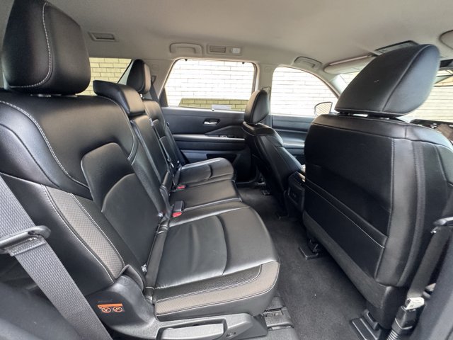 Used 2023 Nissan Pathfinder SL AWD/4WD image 19