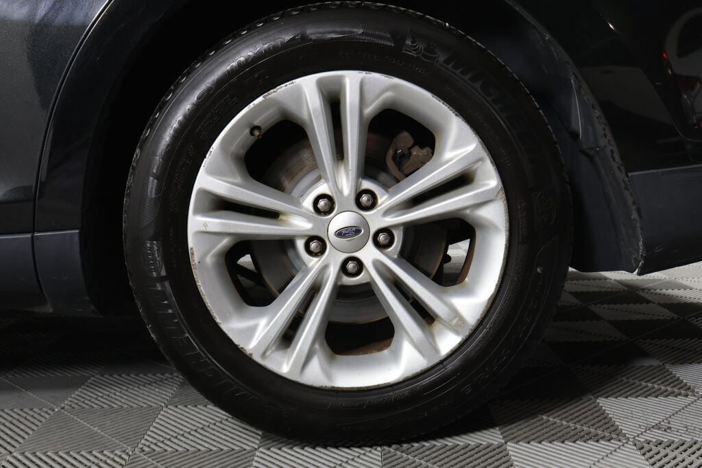 Used 2015 Ford Taurus SEL image 8