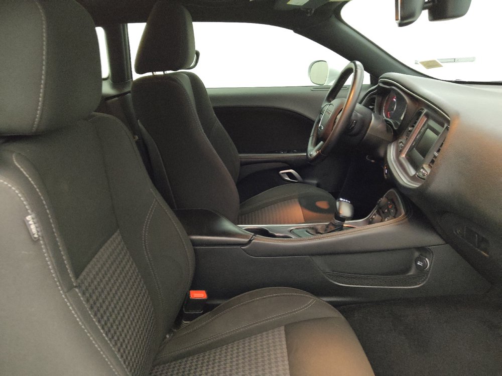 Used 2016 Dodge Challenger SXT RWD image 21