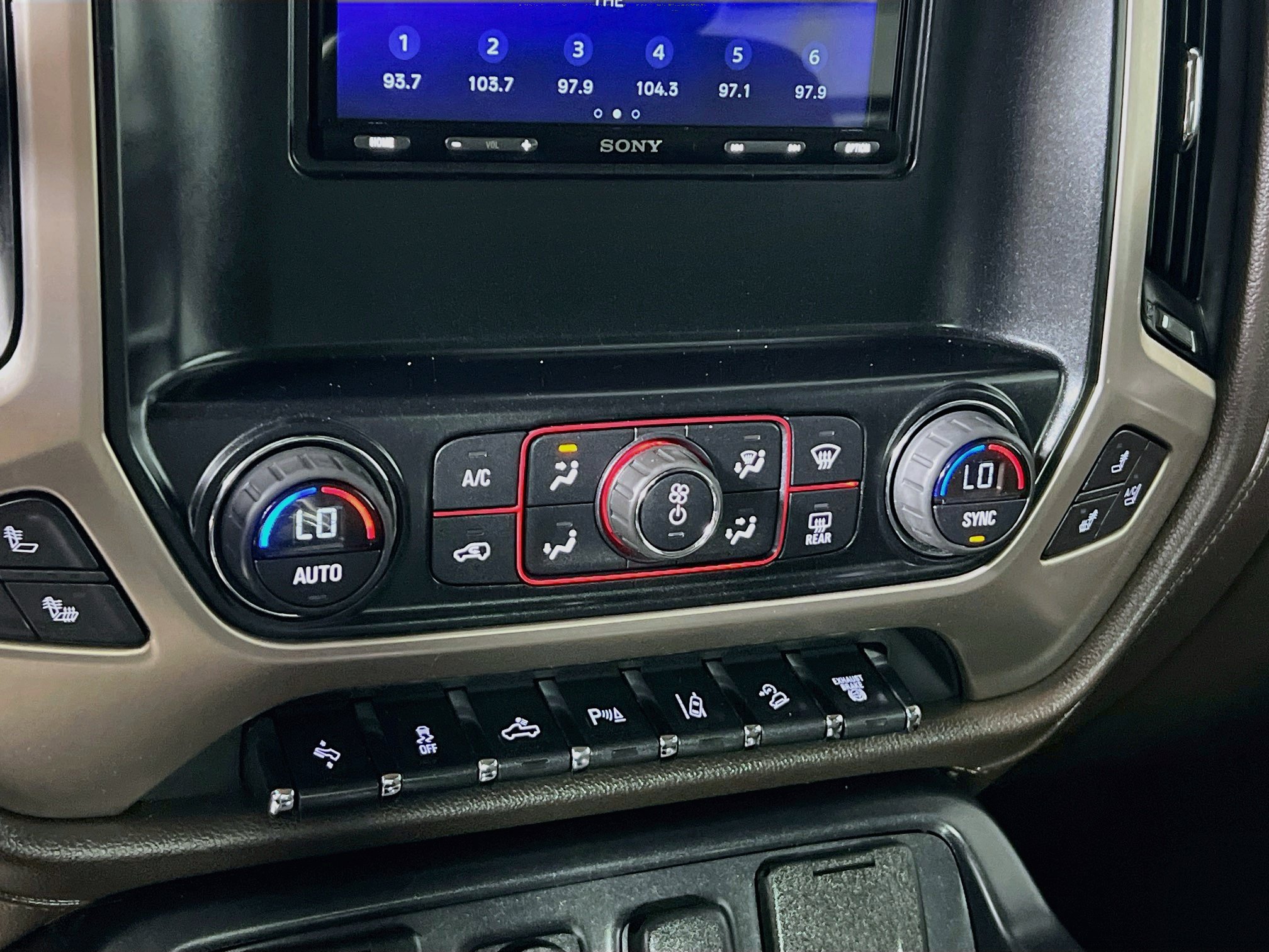 Used 2015 GMC Sierra 2500 Denali w/ Duramax Plus Package AWD/4WD image 25