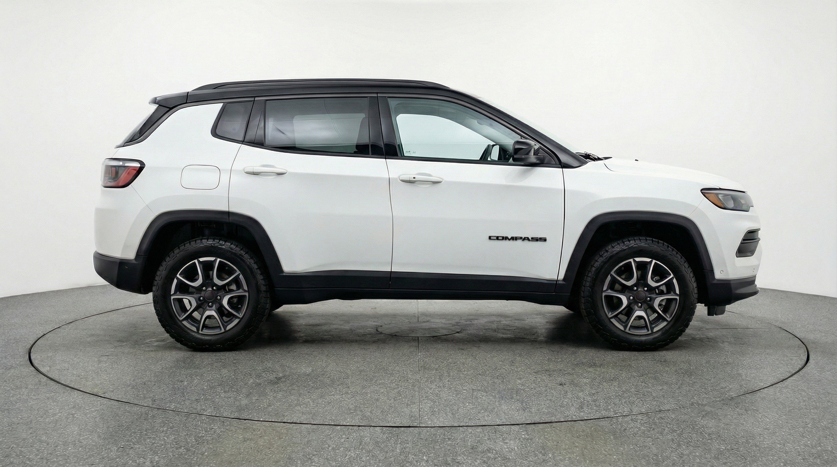 Used 2025 Jeep Compass Trailhawk AWD/4WD image 11