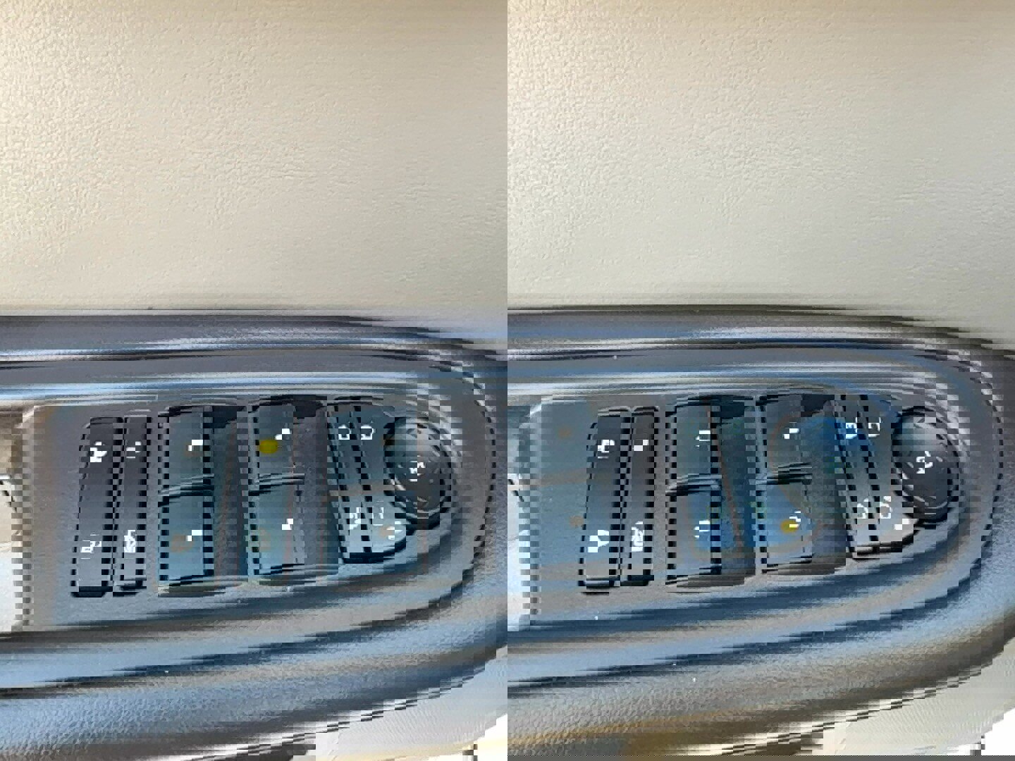 Used 2015 GMC Acadia Denali image 24