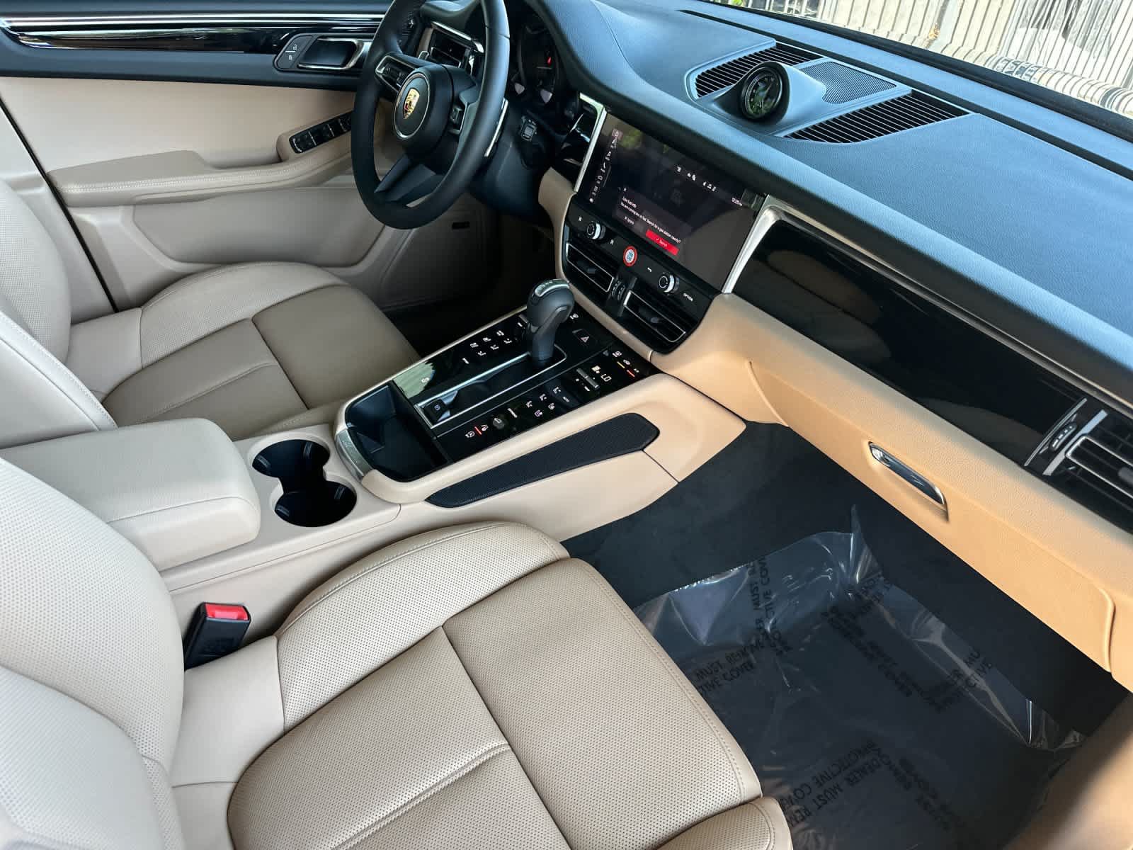 New 2026 Porsche Macan AWD/4WD image 17