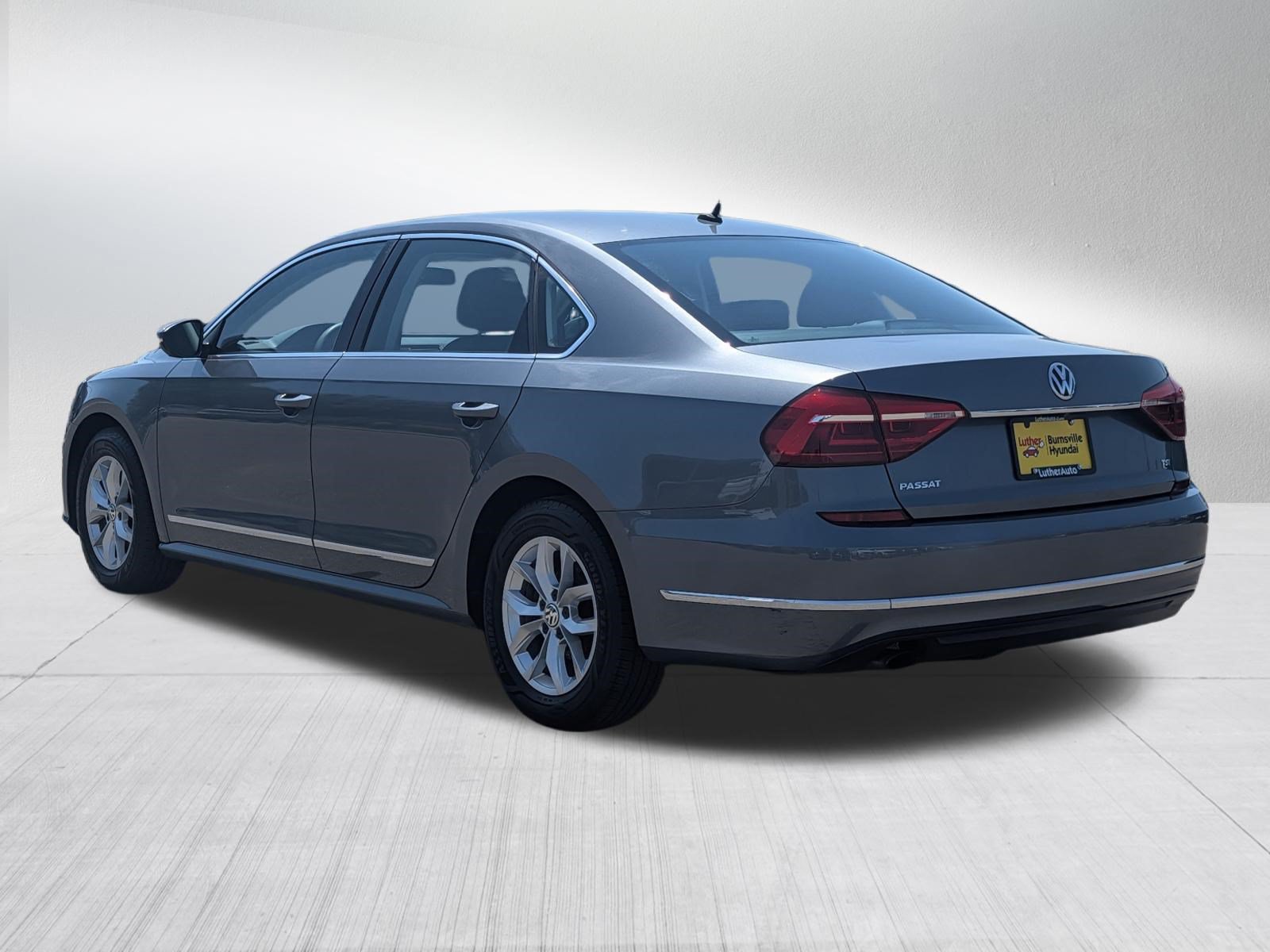 Used 2016 Volkswagen Passat 1.8T R-Line FWD image 5