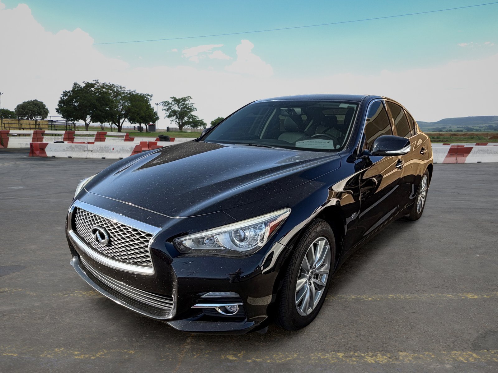 Used 2017 INFINITI Q50 2.0t w/ Moonroof Package RWD image 5