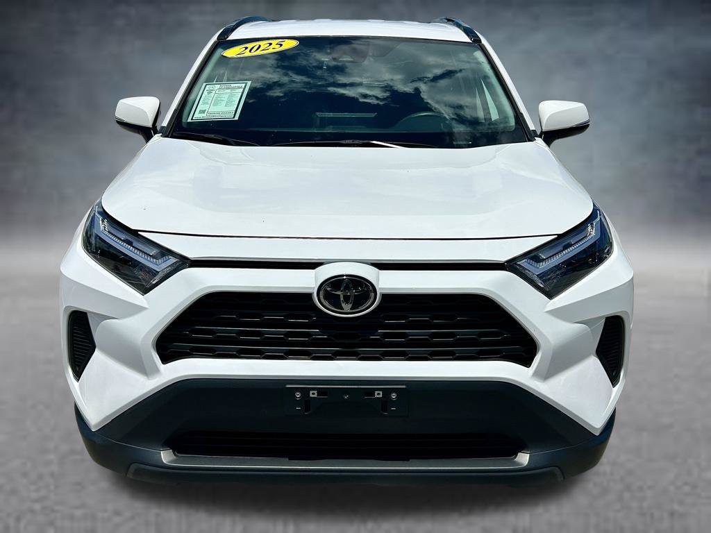 Used 2025 Toyota RAV4 XLE AWD/4WD image 2