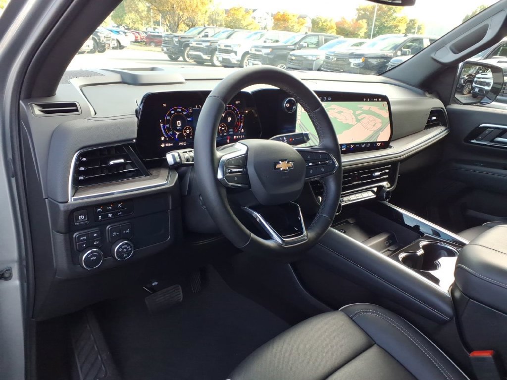 Certified 2025 Chevrolet Suburban Premier AWD/4WD image 10