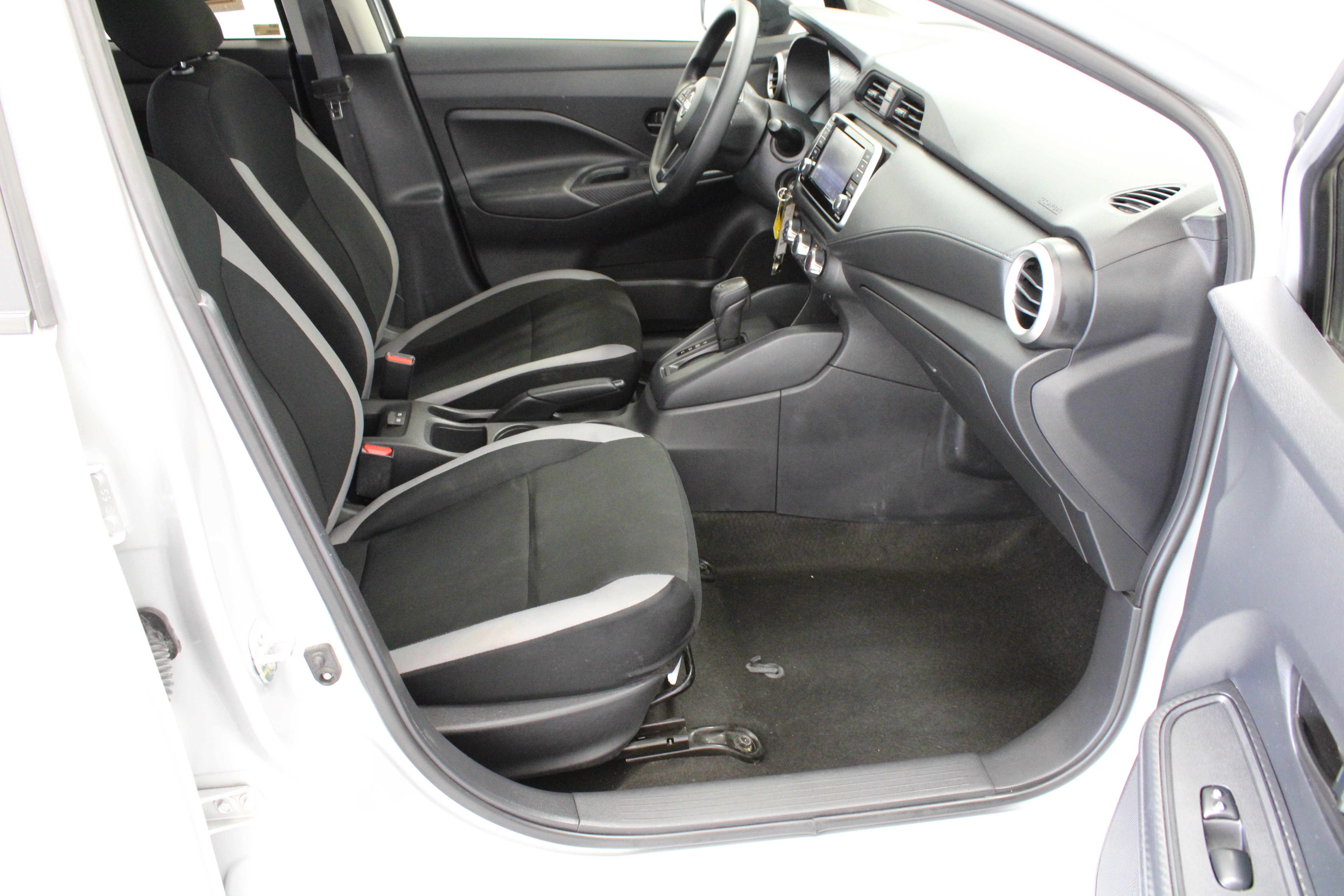 Used 2025 Nissan Versa S w/ Trunk Package FWD image 33