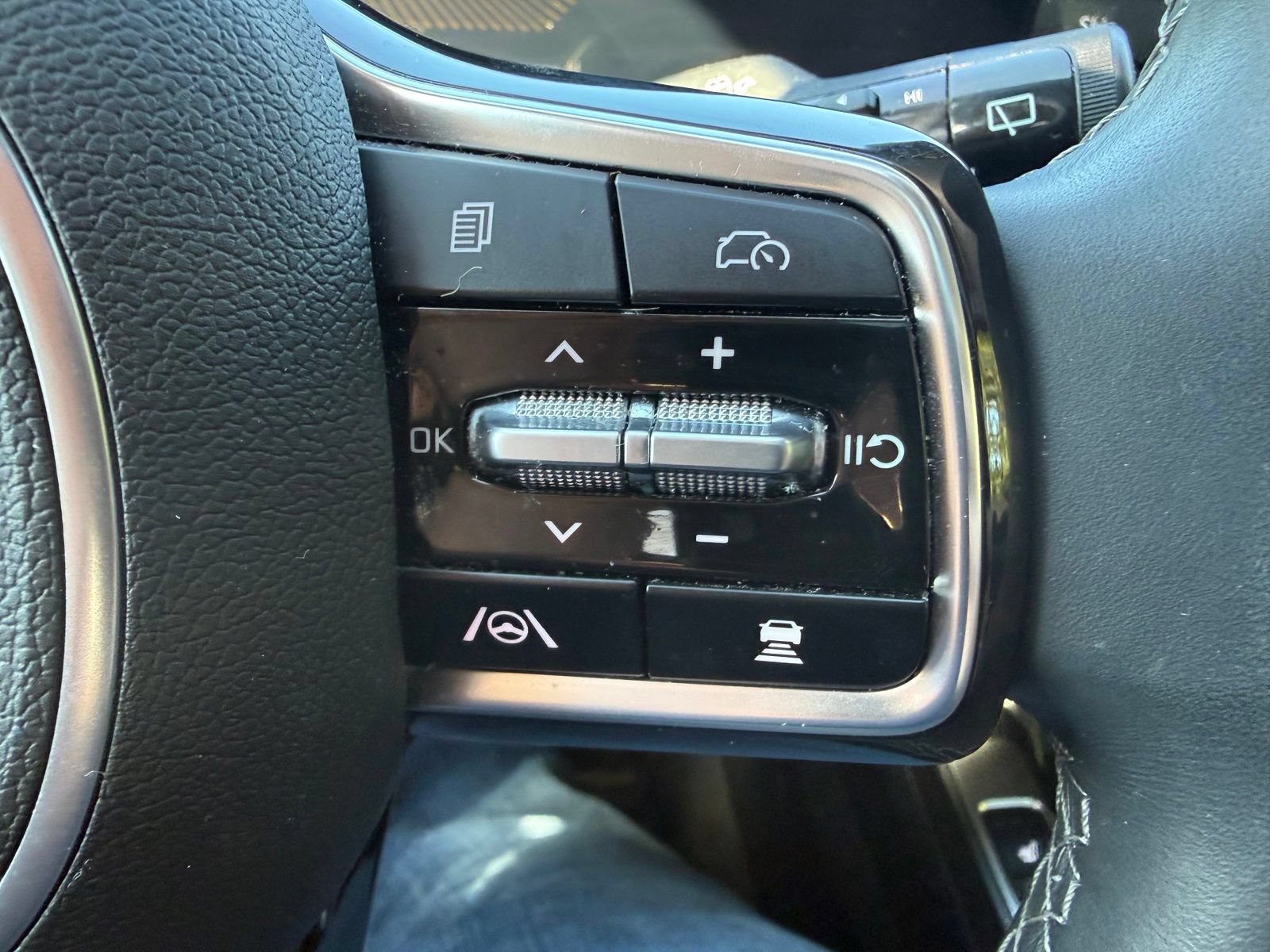 Used 2025 Kia Sorento S w/ Panoramic Sunroof Package FWD image 15