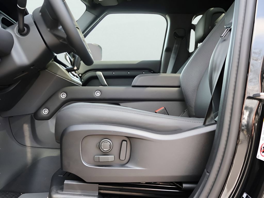 New 2026 Land Rover Defender 110 X-Dynamic SE image 36