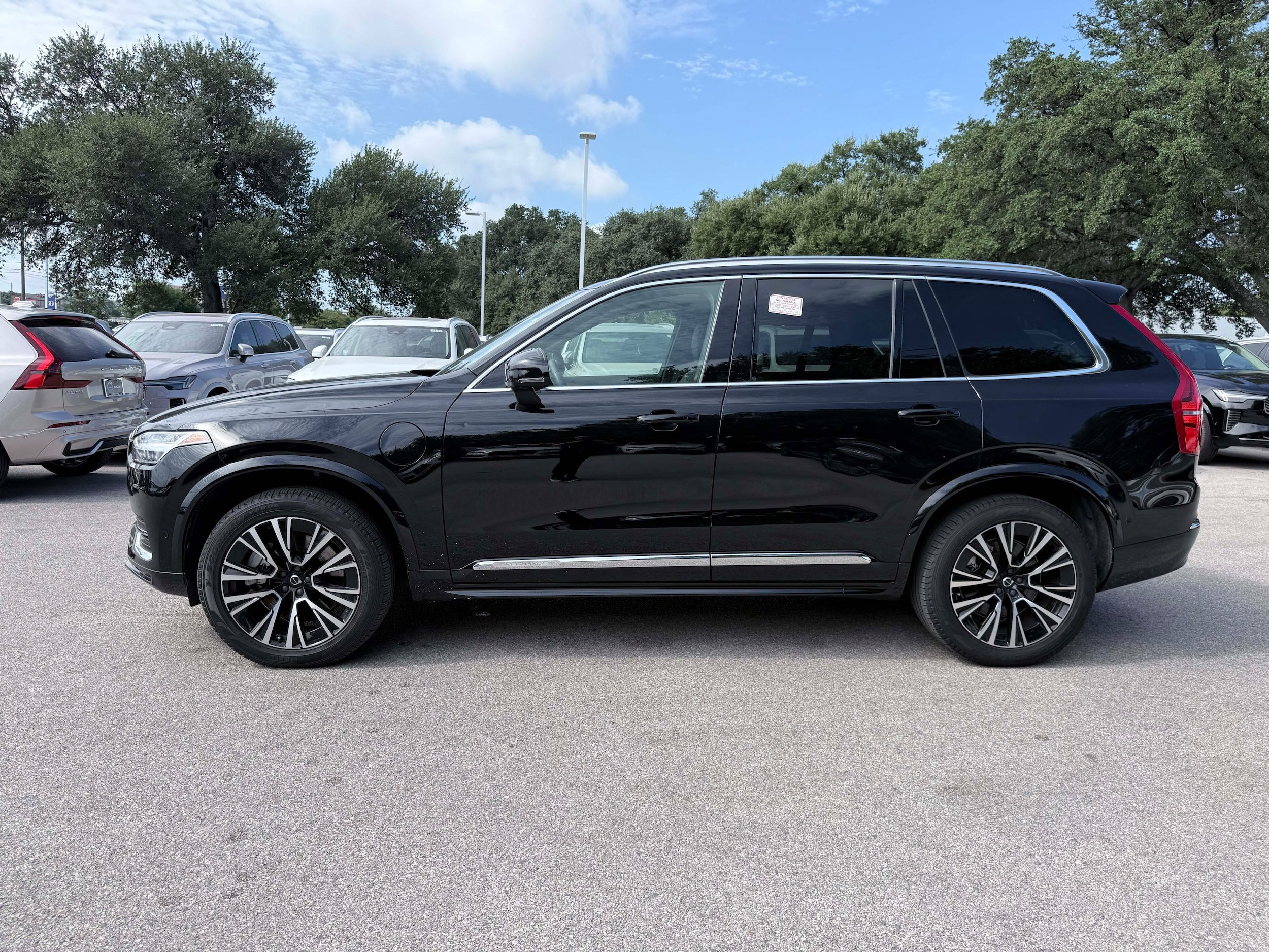 Certified 2023 Volvo XC90 T8 Plus AWD/4WD image 3