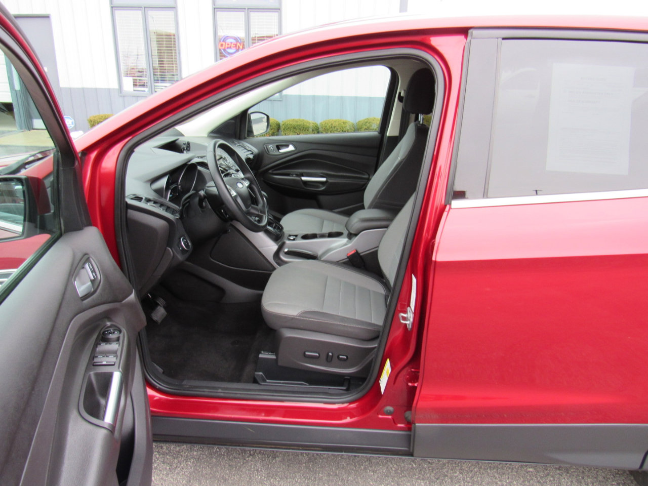 Used 2015 Ford Escape SE image 15