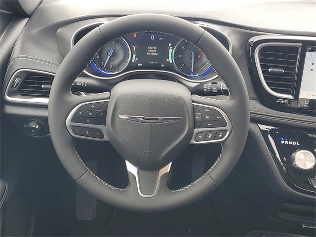 New 2026 Chrysler Pacifica Select image 13