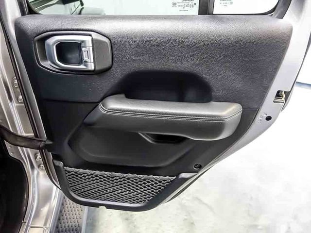Used 2019 Jeep Wrangler Unlimited Sahara AWD/4WD image 31